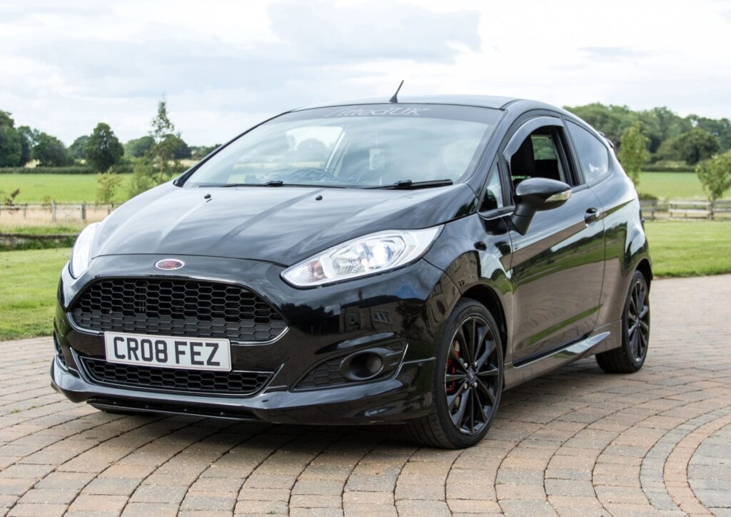 Ford Fiesta MK8 ST-Line - Gloss black Roof & Mirrors - Personal Wrapping  Project